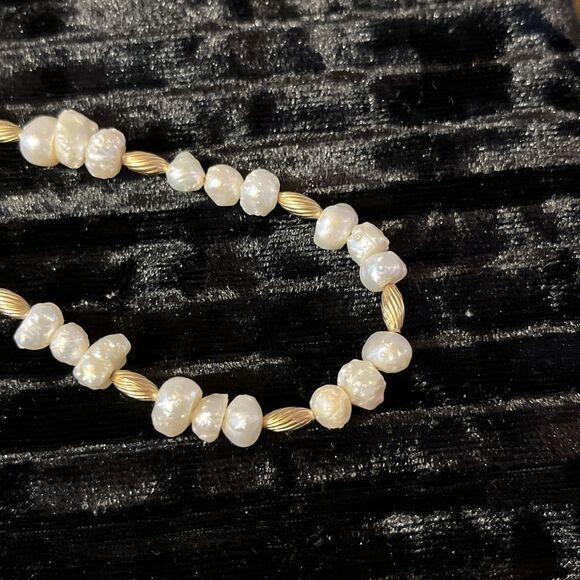 Hand Strung Freshwater Pearl Necklace Gold Plated Beads Elegant 18” - Picture 6 of 6